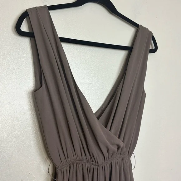 Aritzia Babaton Maximillian Wide Leg V-Neck Culotte Jumpsuit in Taupe - Picture 6 of 12